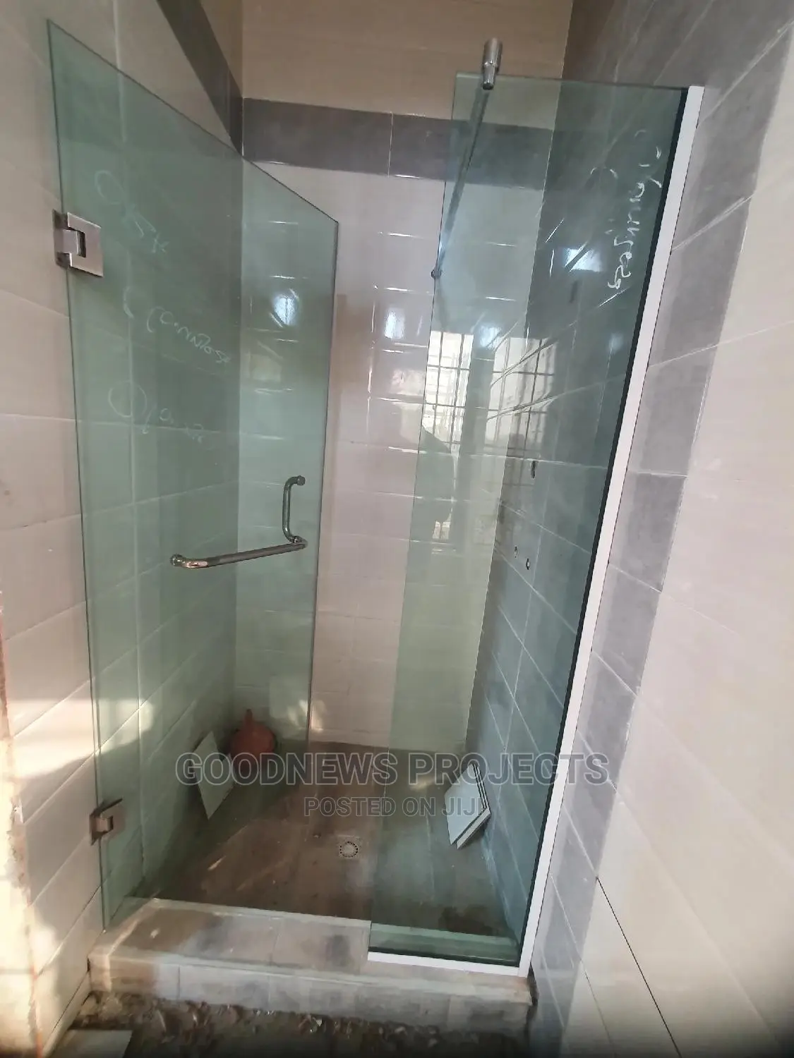 Frameless 10mm Shower