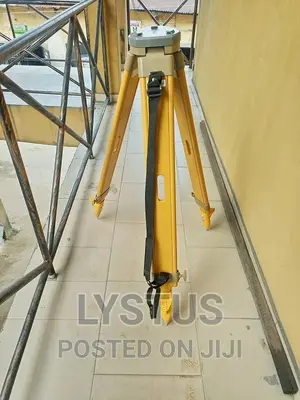 Photo - Wooden Tripod for Total Station, Auto Level Etc.