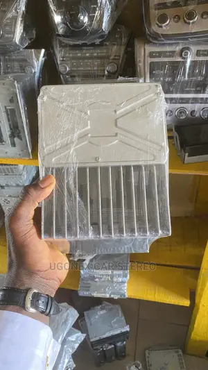 Mercedes ML 350 Amplifier