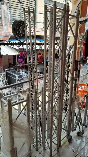 Thrust Pole for Stages/ Events Centres/ Clubs/ Studios/ Bars