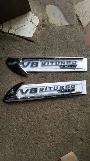 V8 Biturbo 4matic With Shiny Chrome