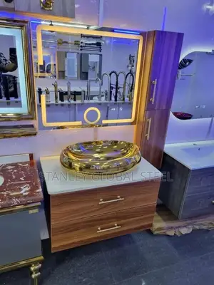 Gold Cabinet Bain With Mirror