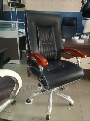 Executive Office Chair With Wooden Hand
