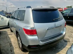 Toyota Highlander Plus 3.5L 4WD 2013 Silver