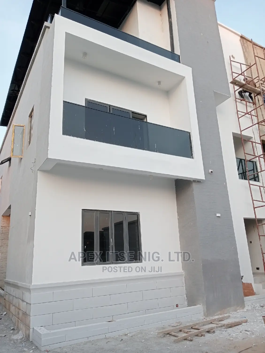 Frameless Balcony at Och Estate