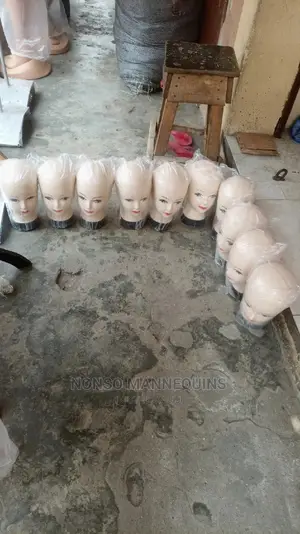 Non Pinnable Plastic Skull Head