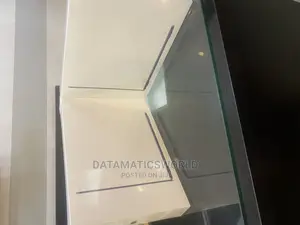 New Laptop Apple MacBook Air 2022 M2 16GB Apple M2 SSD 256GB