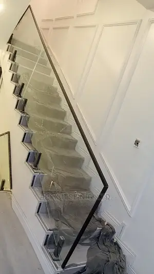 Black Base/Top Frameless Staircase