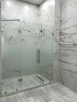 Cubicle Shower
