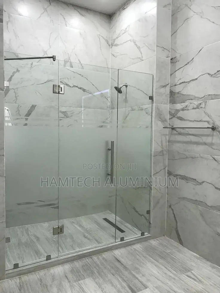 Cubicle Shower