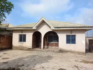 Furnished 10bdrm Block of Flats in Papa Ibafo, Obafemi-Owode for sale