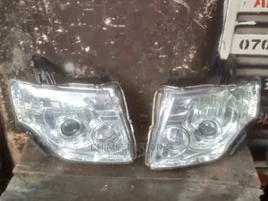 Head Light Mitsubishi Pajero
