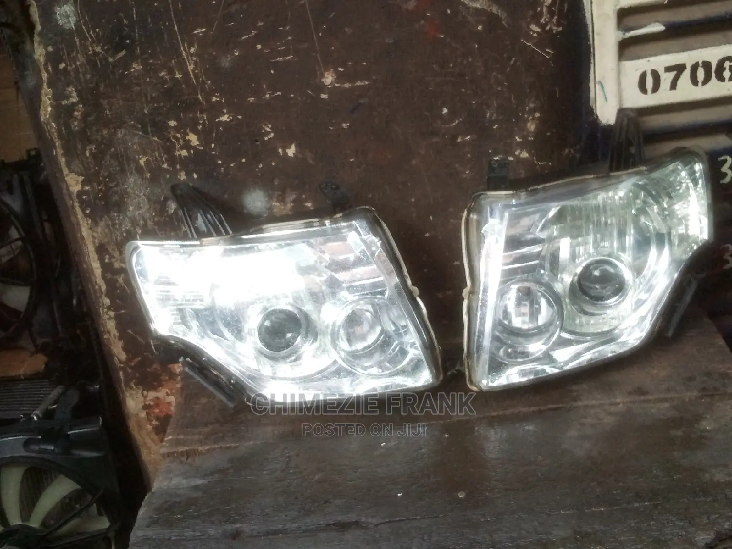 Head Light Mitsubishi Pajero
