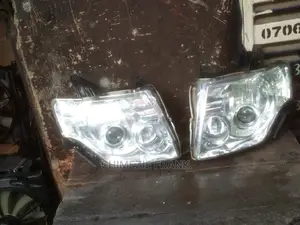 Head Light Mitsubishi Pajero