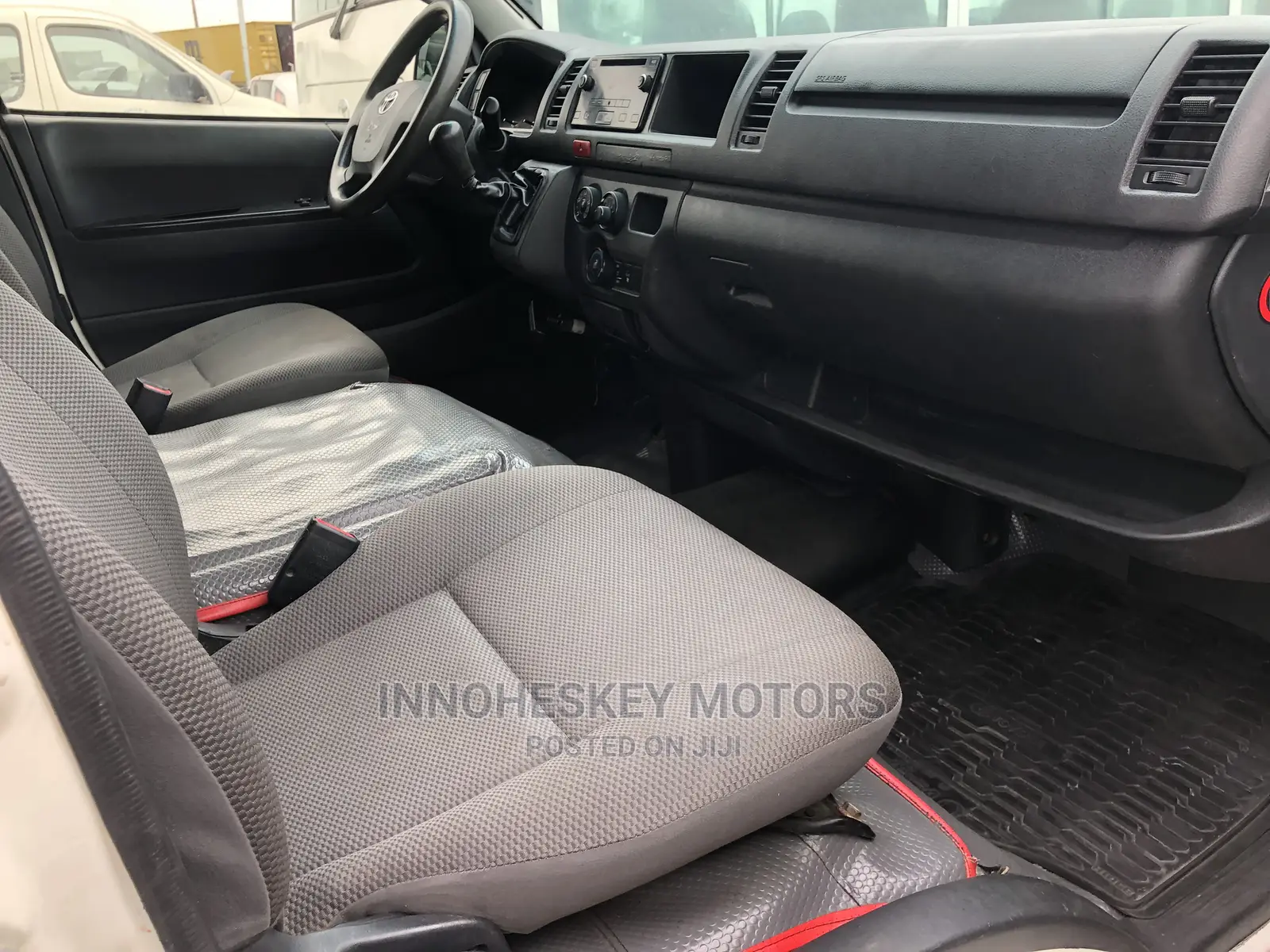 Toyota HiAce 2014 White