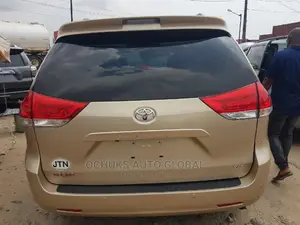 Toyota Sienna XLE 7 Passenger 2011 Gold