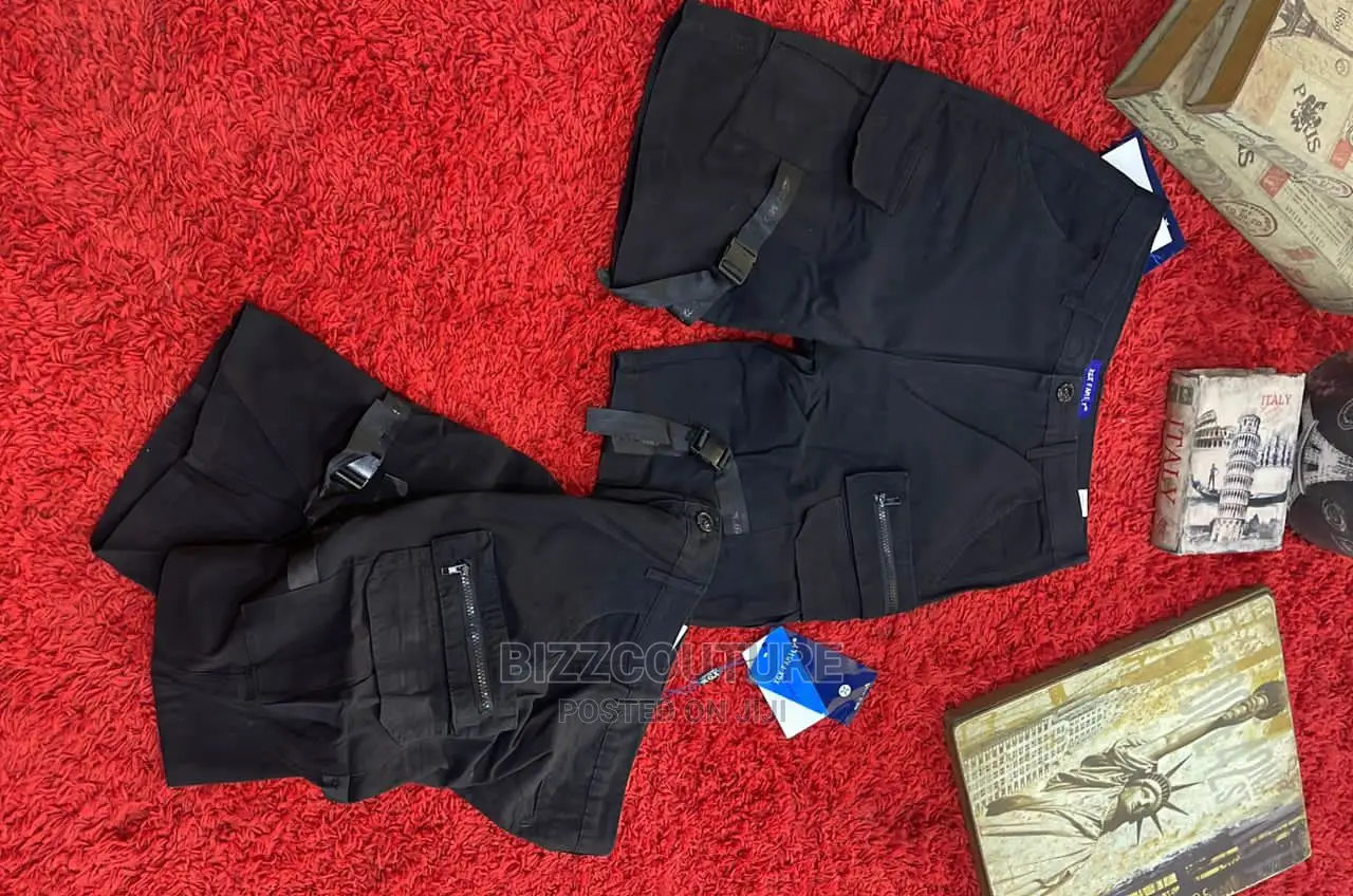High Quality CARGO JEANS Short Available in Store