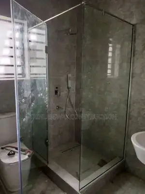 O Handle Shower Cubicle