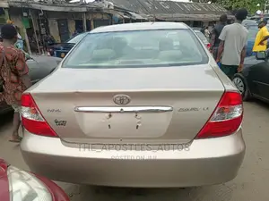 Toyota Camry 2004 Gold