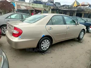 Toyota Camry 2004 Gold
