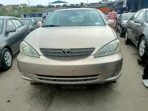 Toyota Camry 2004 Gold