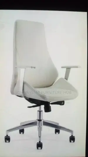 Quality Executive Leather Office Arm Chair. 