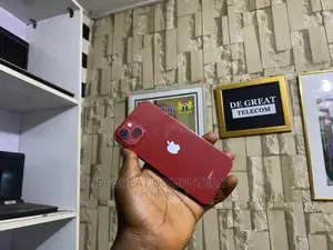 Apple iPhone 13 128 GB Red