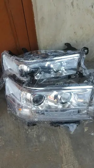 Toyota Land Cruiser 2018 Set of Headlamps