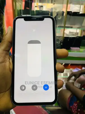 Apple iPhone XR 64 GB White