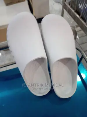 Shoe Nursing Clogs Operating