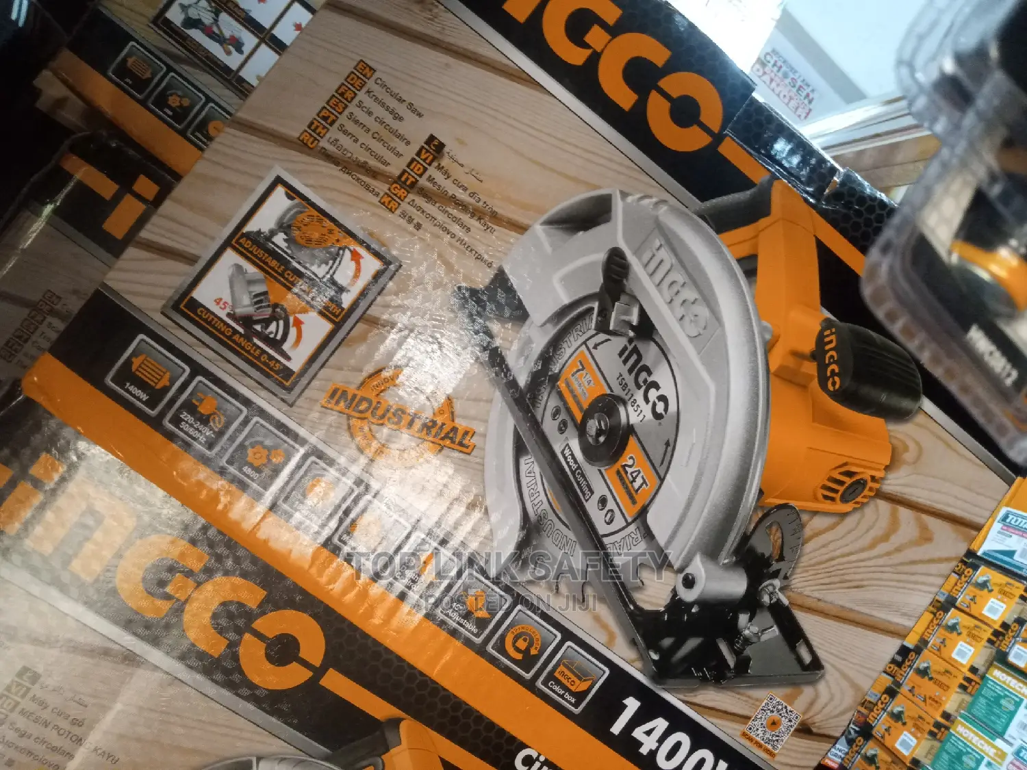 Circular Saw 7" Inches Machine.