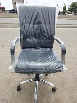 Quality Executive Leather Swivel Office Chair.