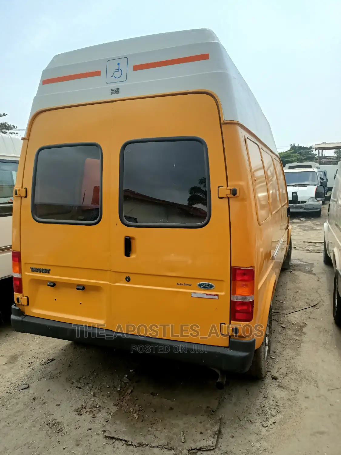 Ford Transit 2000 Yellow