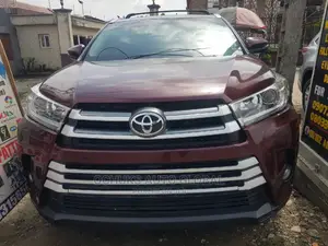 Toyota Highlander XLE V6 4x2 (3.5L 6cyl 6A) 2016 Red