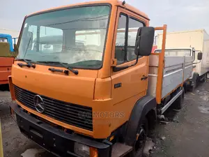 Mercedes Truck 814 Yellow 6cylinder Engine