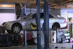 Mercedes Benz Mechanic Workshop