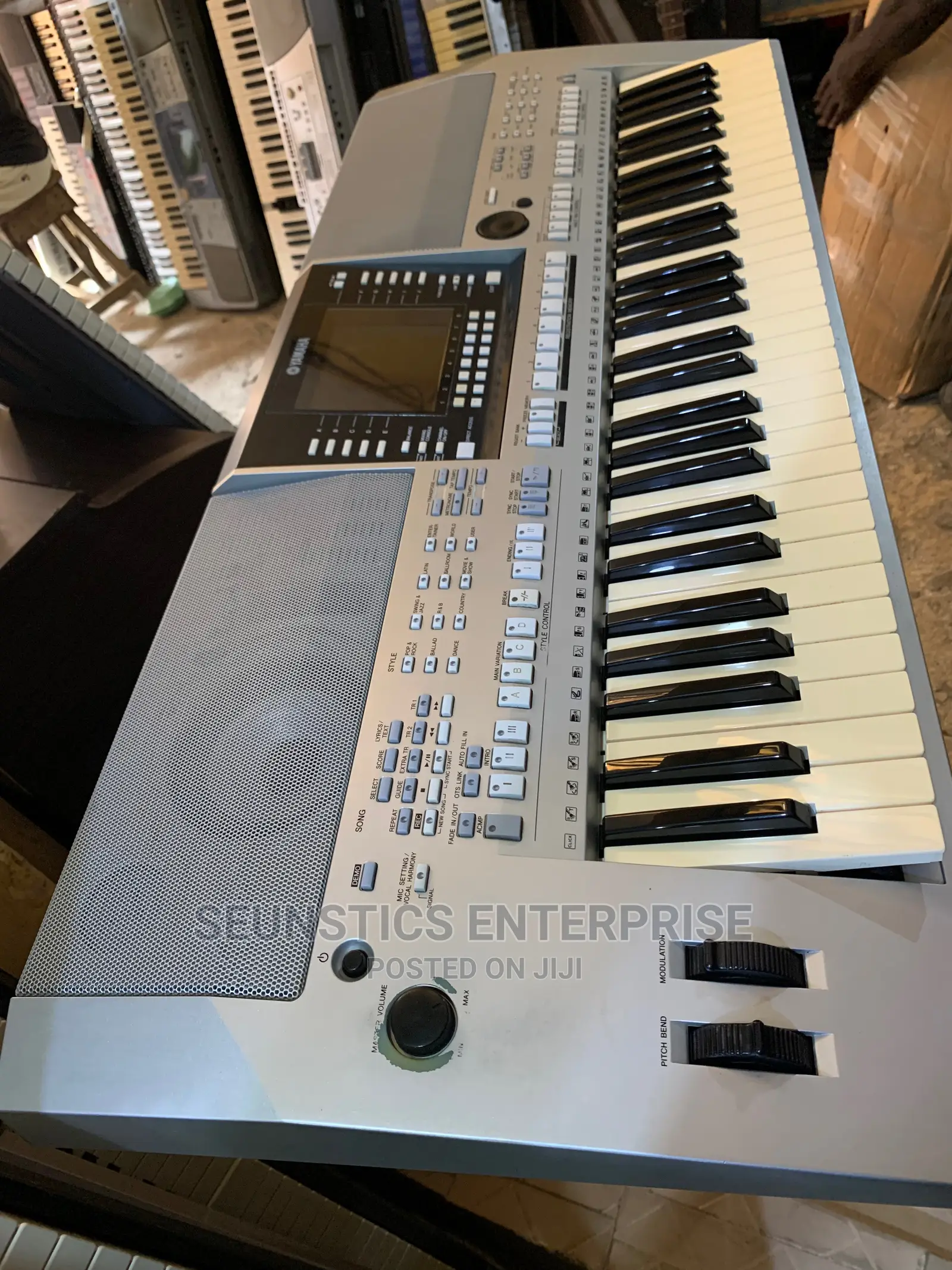 Quality Yamaha PSR S910 Keyboard/Piano