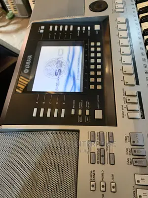 Quality Yamaha PSR S910 Keyboard/Piano