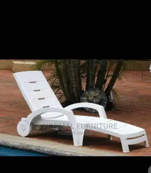 Side Pools Relaxing Table