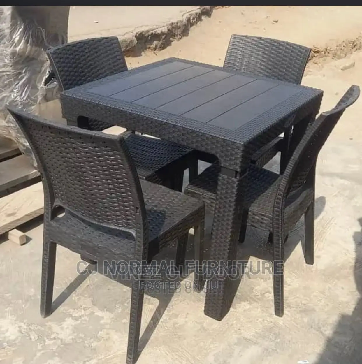 Eatery's Table +4 Chairs