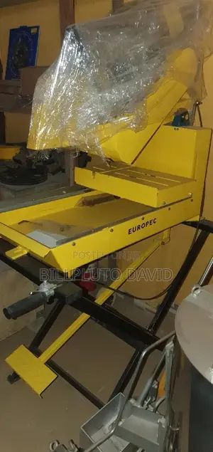 Bricks Saw Machine
