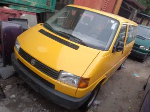 Daewoo BS110CN 2000 Yellow