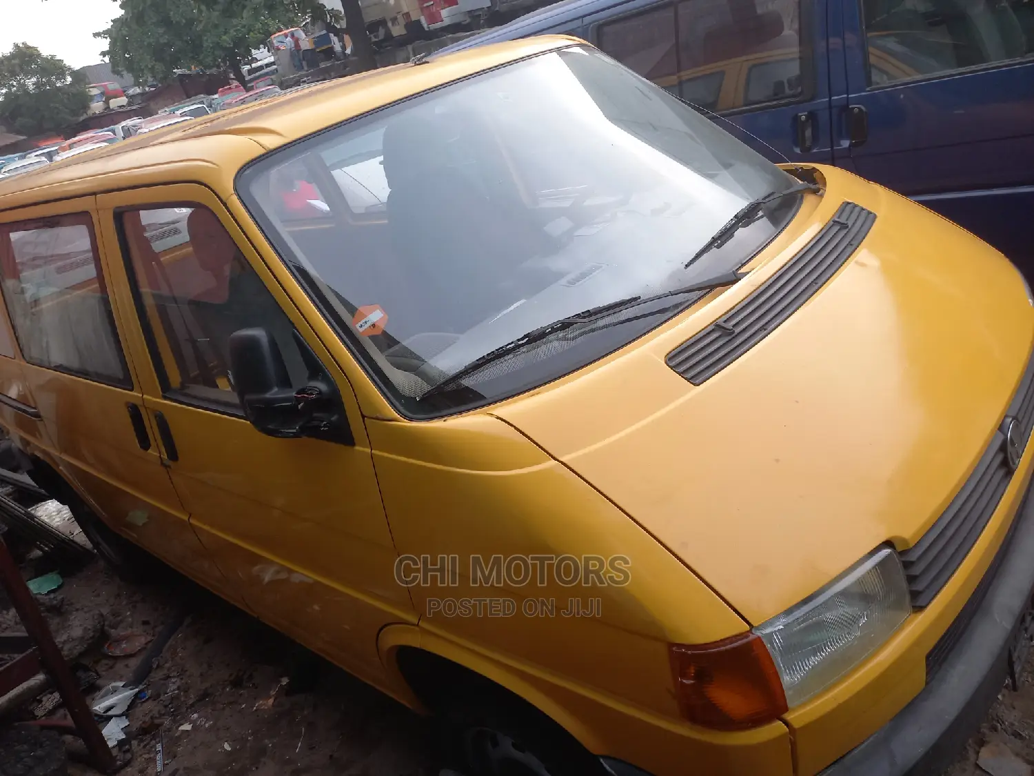 Daewoo BS110CN 2000 Yellow