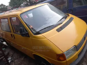 Daewoo BS110CN 2000 Yellow