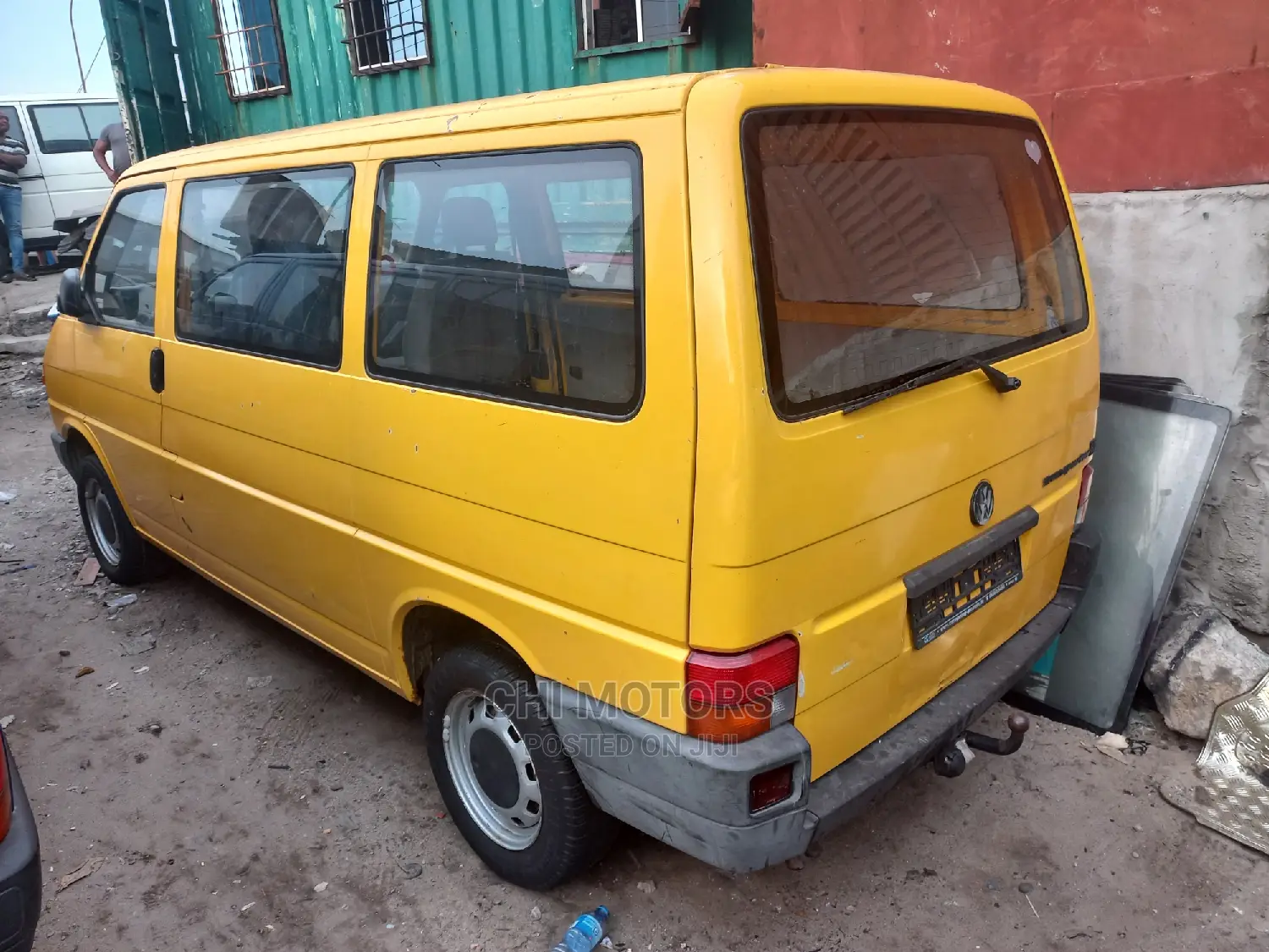 Daewoo BS110CN 2000 Yellow