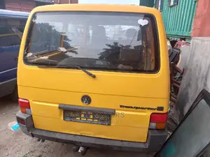Daewoo BS110CN 2000 Yellow