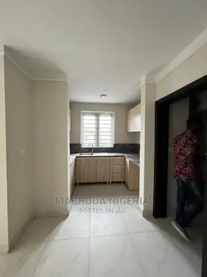 3bdrm Block of Flats in Near University Of, Yaba for sale