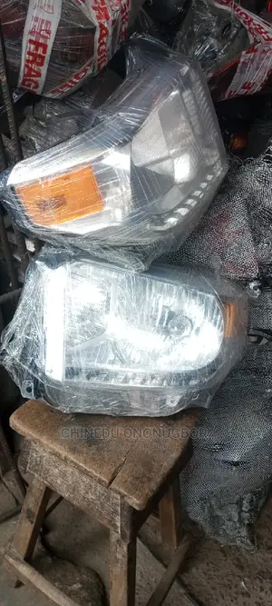 Toyota Tundra Headlight 2015