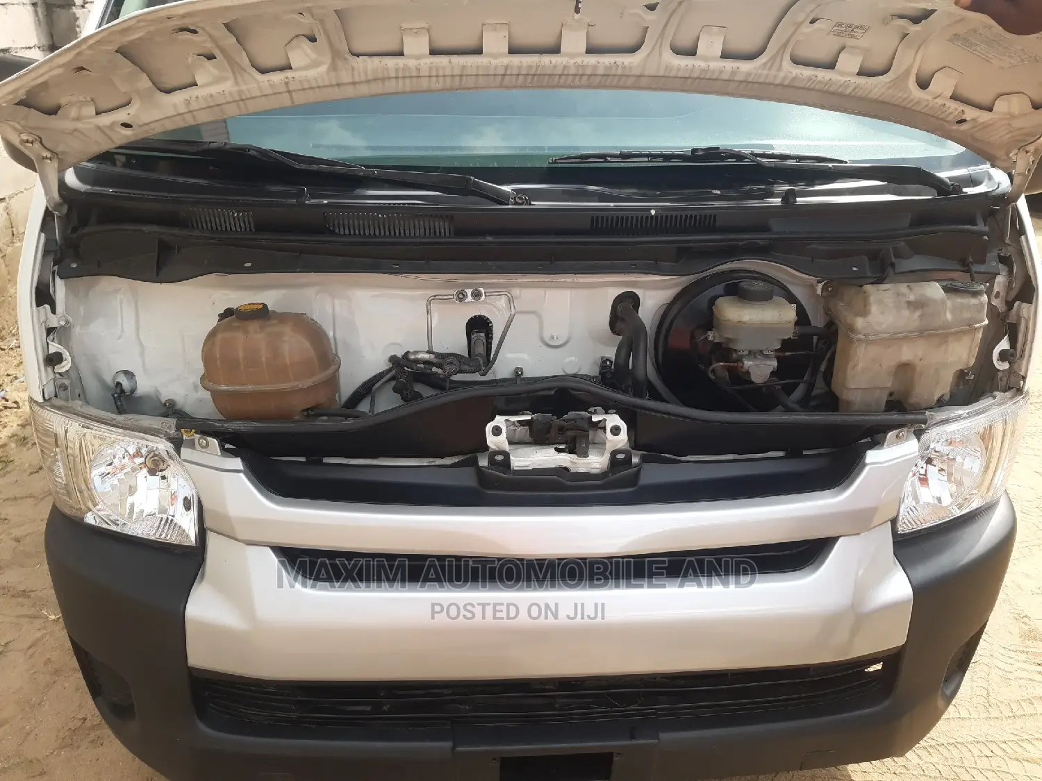 Toyota HiAce 2012 White
