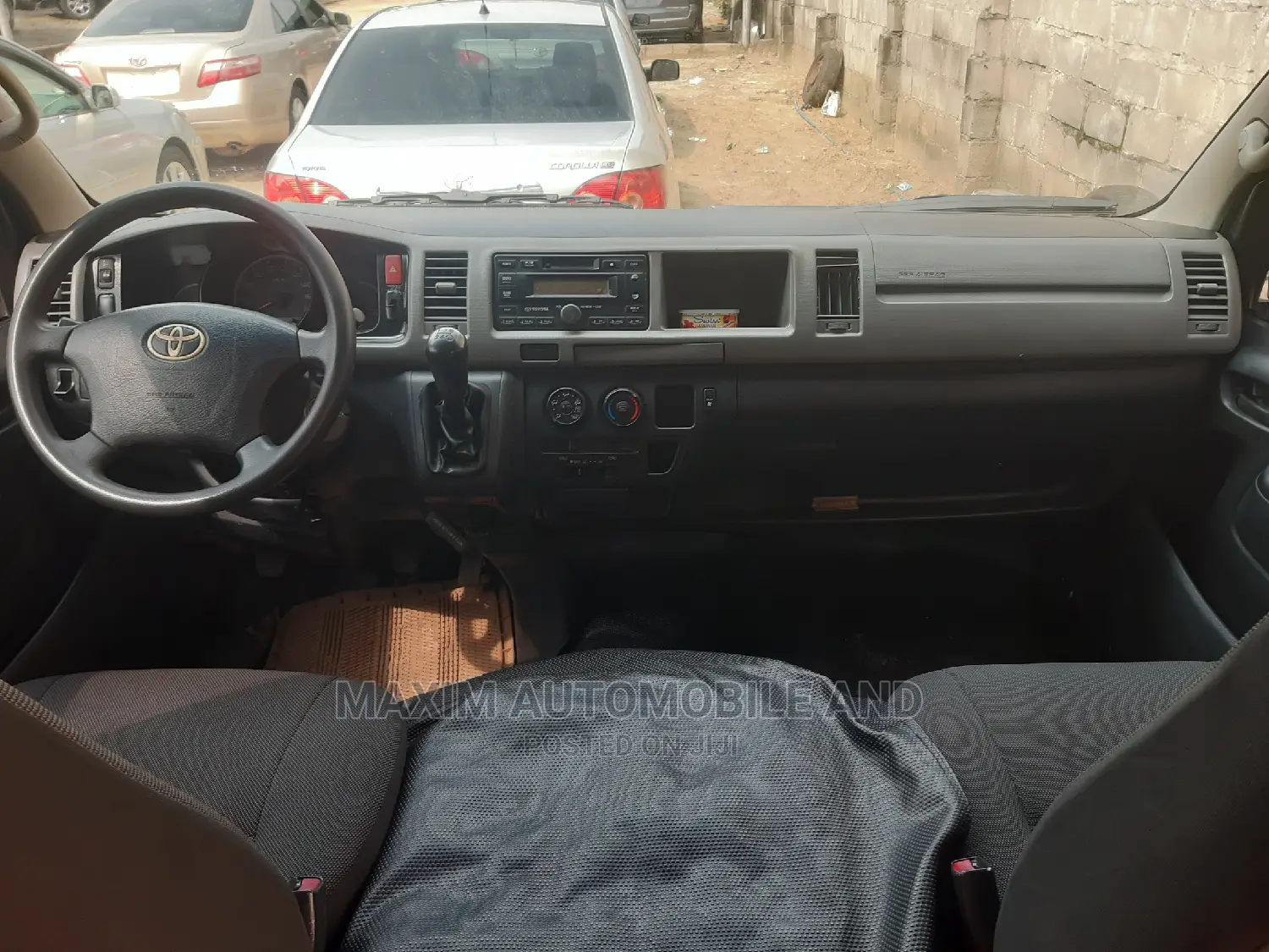 Toyota HiAce 2012 White